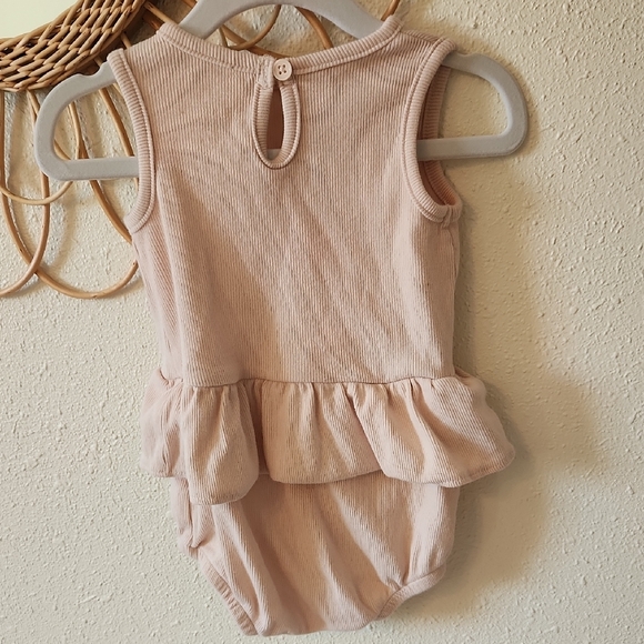 Adorable Ruffle Baby Rompers Set - Picture 7 of 8